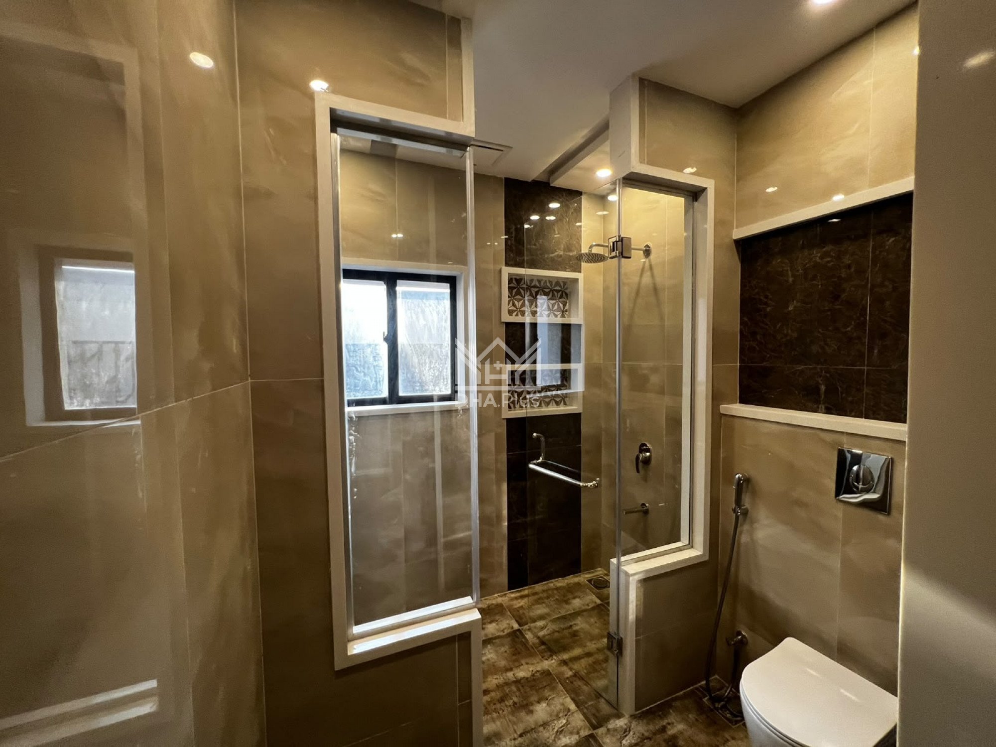 1 Kanal House for rent in Sector D, DHA Phase 5, Lahore - (ID-30406)